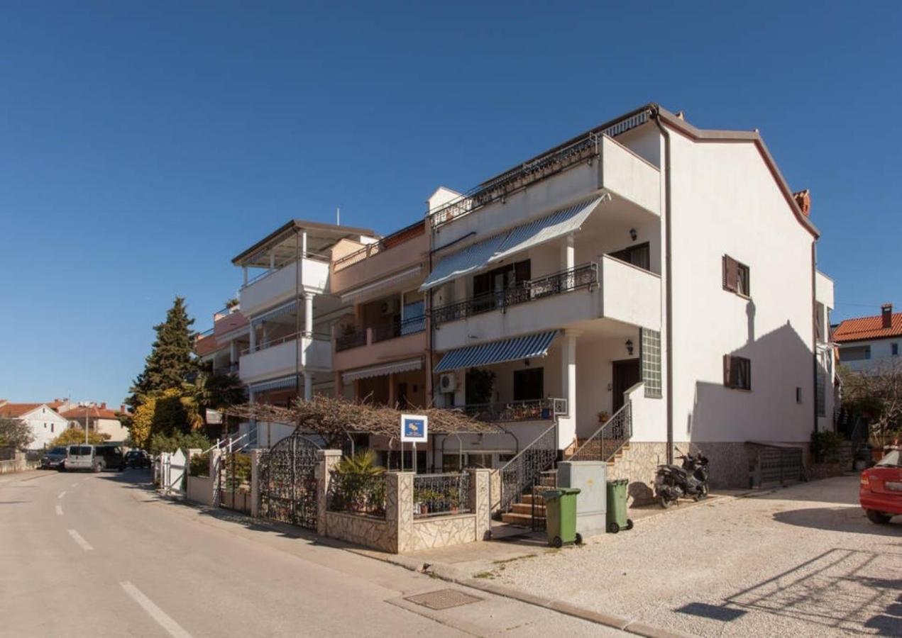 In 3652-2 Apartment